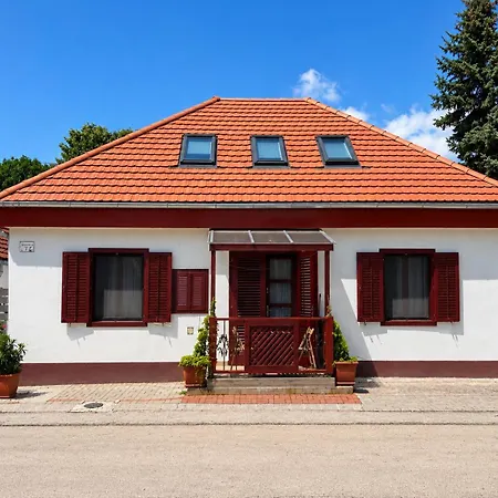 Feriehus Udvari-haz *