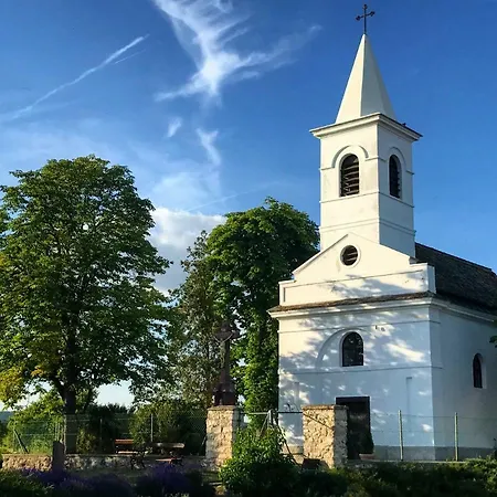 Udvari-haz * Balatonudvari